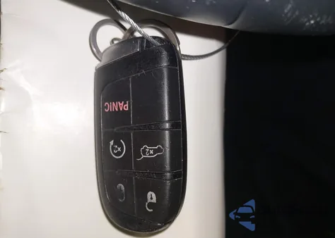 2014 Jeep Grand Cherokee Overland z USA, uszkodzony, nr VIN 1C4RJFCG8EC437637